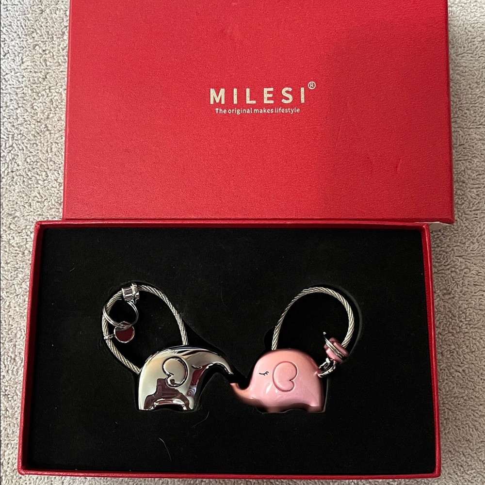 MILESI - Elephant Couples Keychains/Keyring Gift Set - New